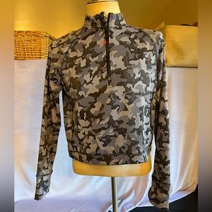 Spider brand workout crop top, black and gray camo